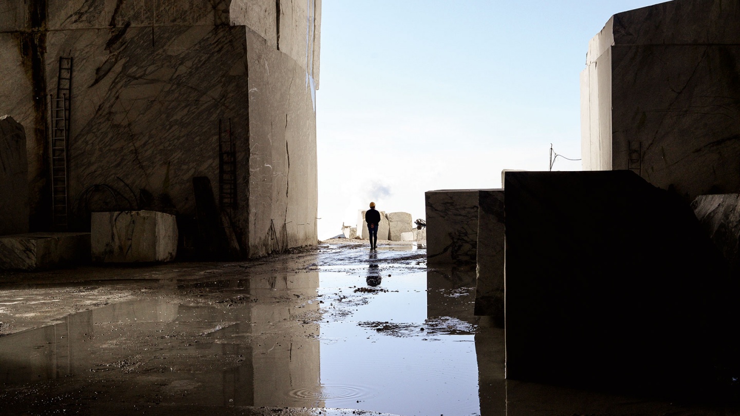 large-ceramic-slabs-marble-effect-savema-evoca-surfaces